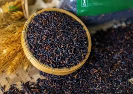 Những phụ nữ ăn gạo lứt đen điều độ có thể già chậm, duy trì cân nặng tốt hơn và khỏe mạnh hơn (Ảnh minh họa)