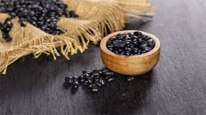 Nước đậu đen không chỉ giải khát, giảm cân mà còn rất tốt cho cân bằng nội tiết tố nữ (Ảnh minh họa)